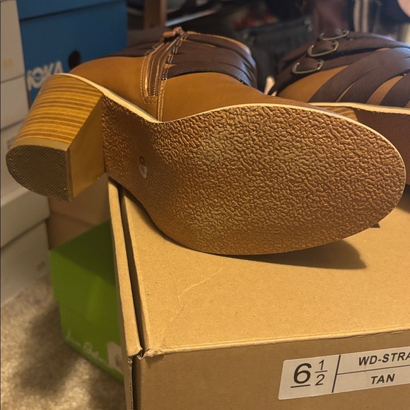 CCO Excellent Like New Condition Journee Collection Wide Strap Booties - Picture 8 of 9